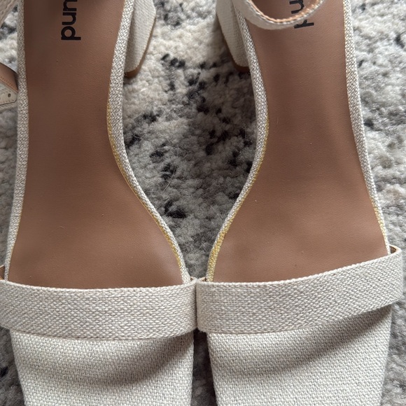 Sandals - Picture 2 of 5